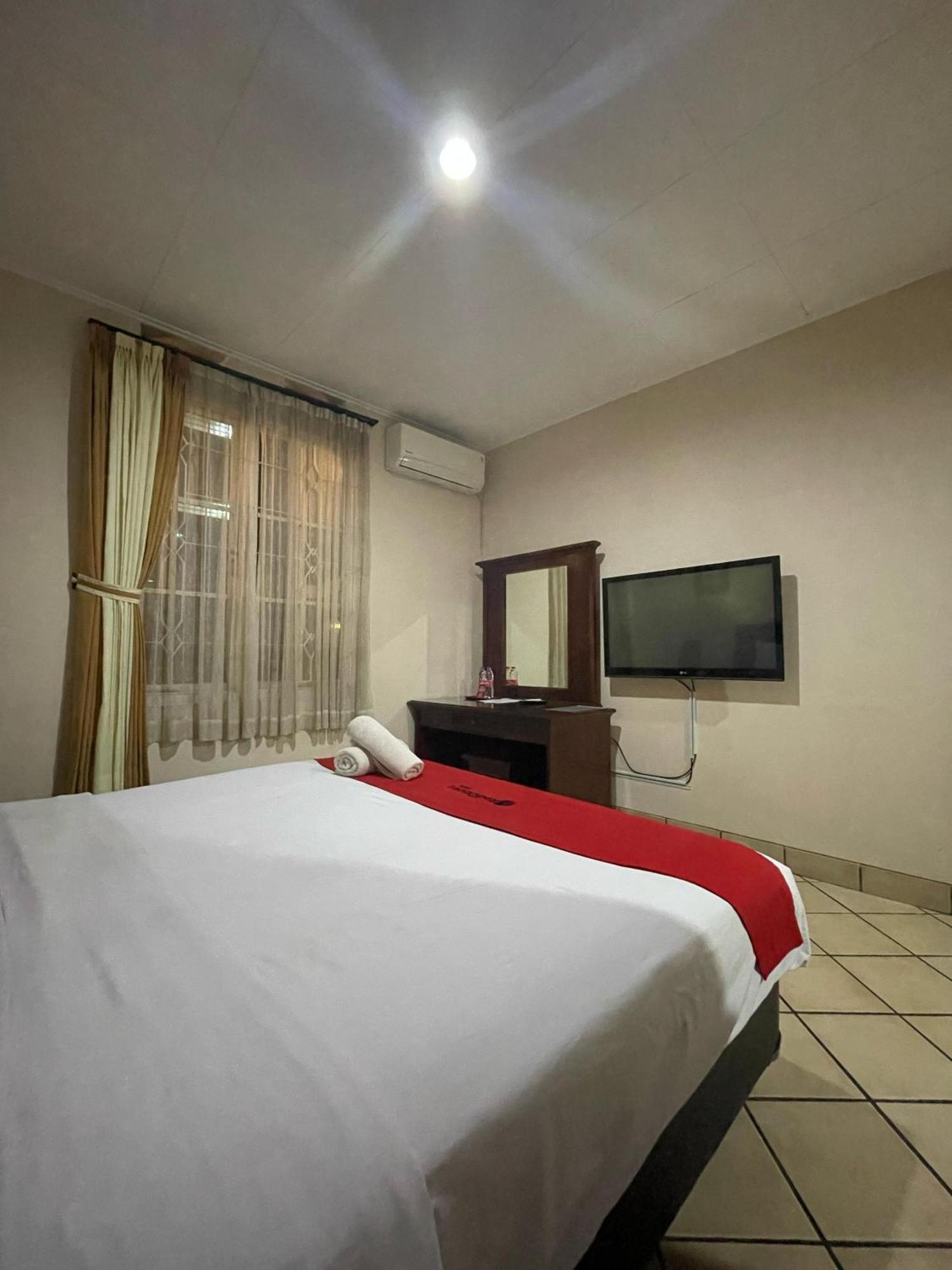 Reddoorz Plus Near Parahyangan University Bandung Buitenkant foto
