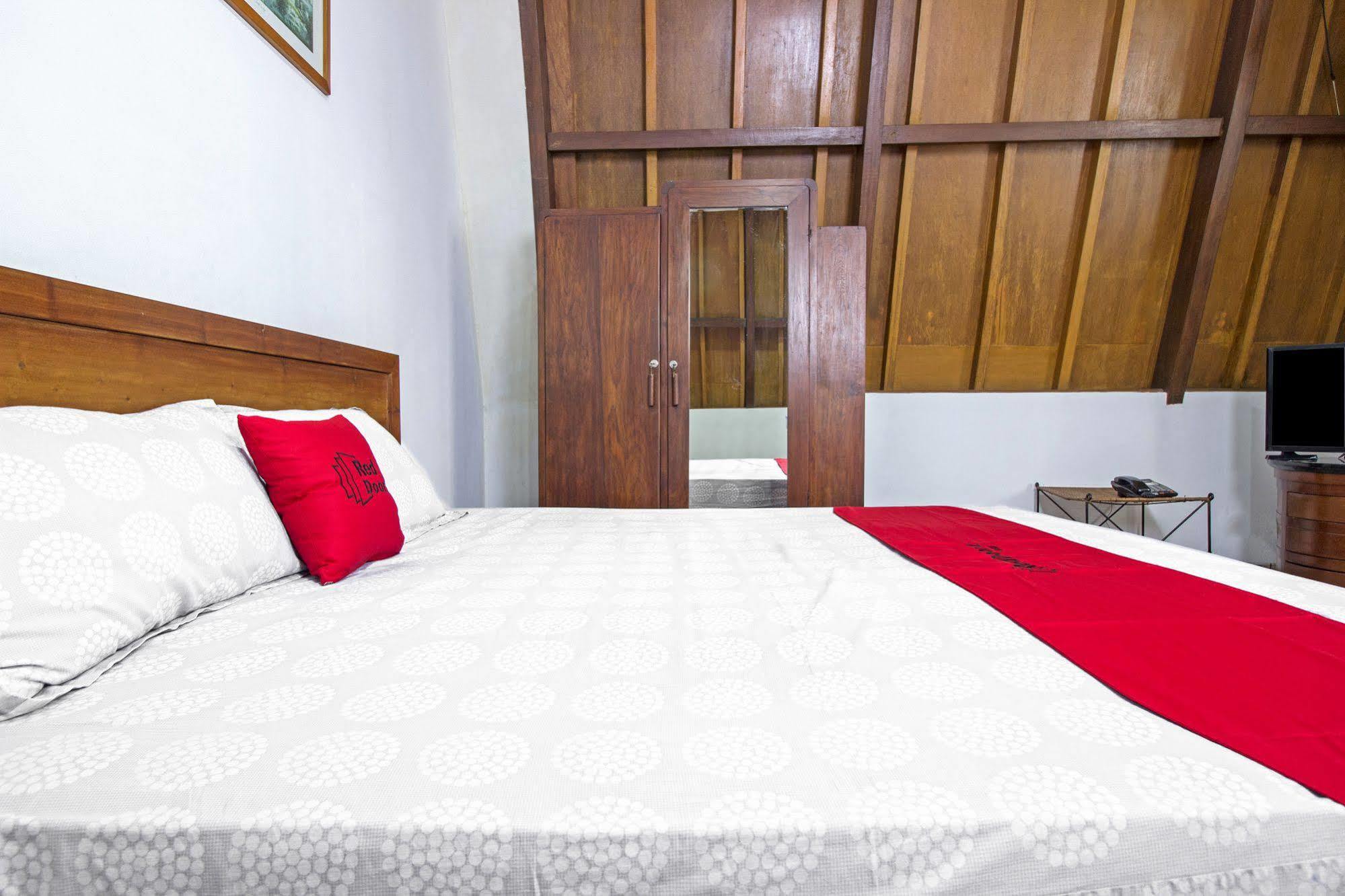 Reddoorz Plus Near Parahyangan University Bandung Buitenkant foto